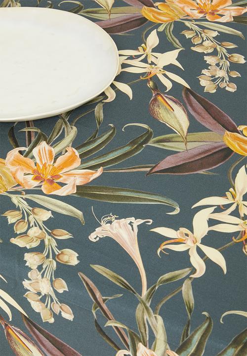 Hertex Haus - Cherub tablecloth - spring lake
