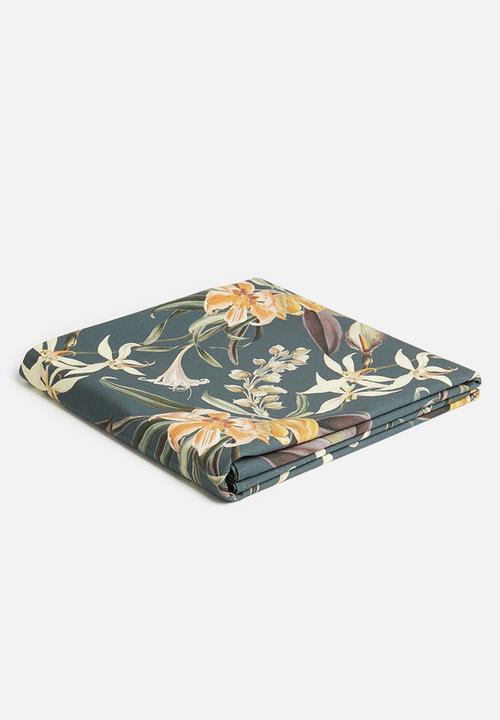 Hertex Haus - Cherub tablecloth - spring lake