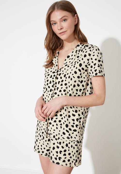 Trendyol - Leopard patterned knitted pajamas set - mutli