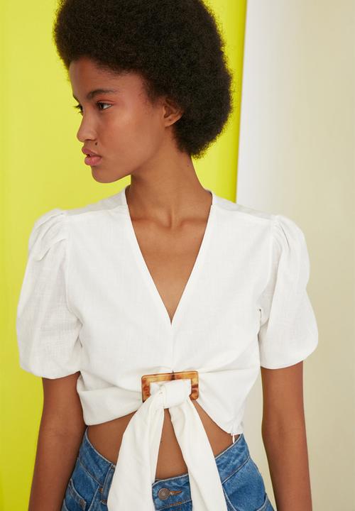 Trendyol - Ekru buckle detailed blouse - white