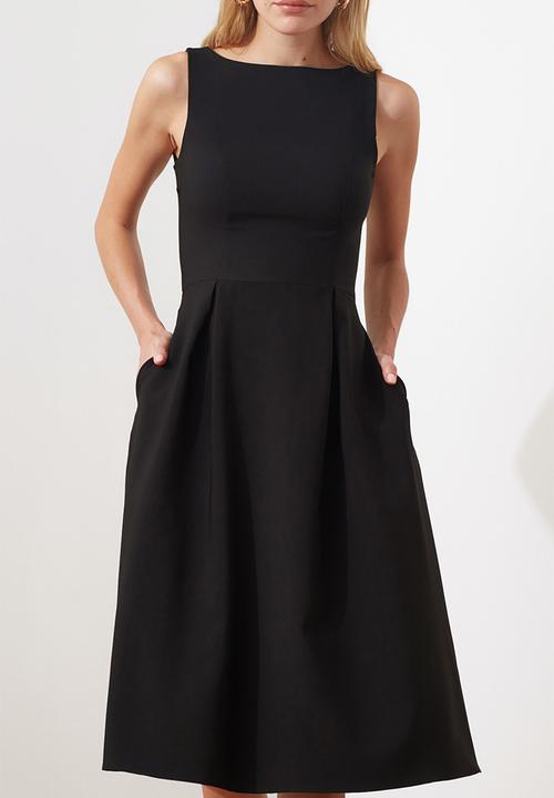 Trendyol - Pleated dress - black