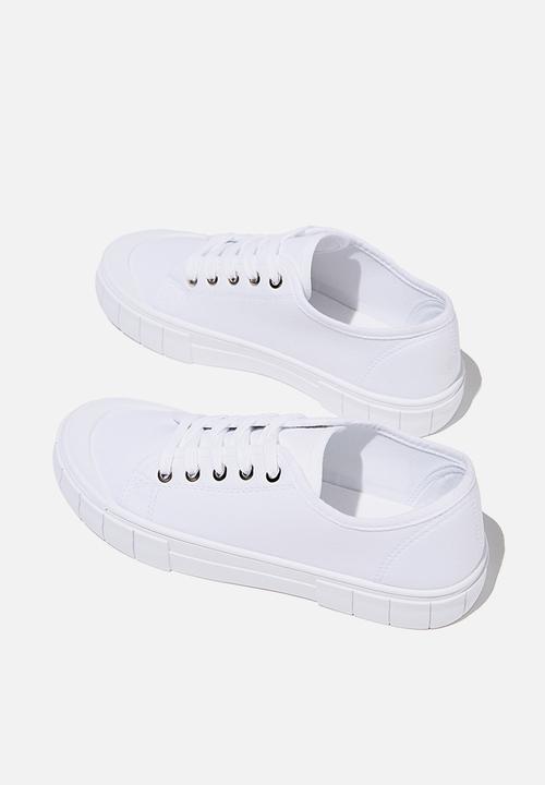 Cotton On - Peggy lace up plimsoll - white