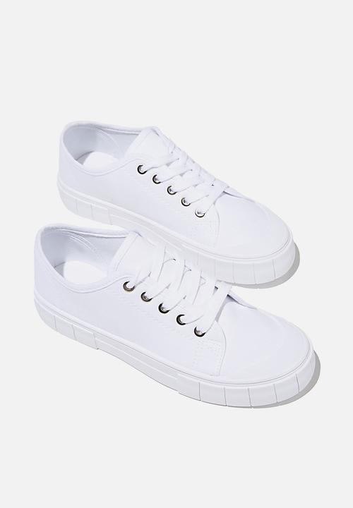 Cotton On - Peggy lace up plimsoll - white