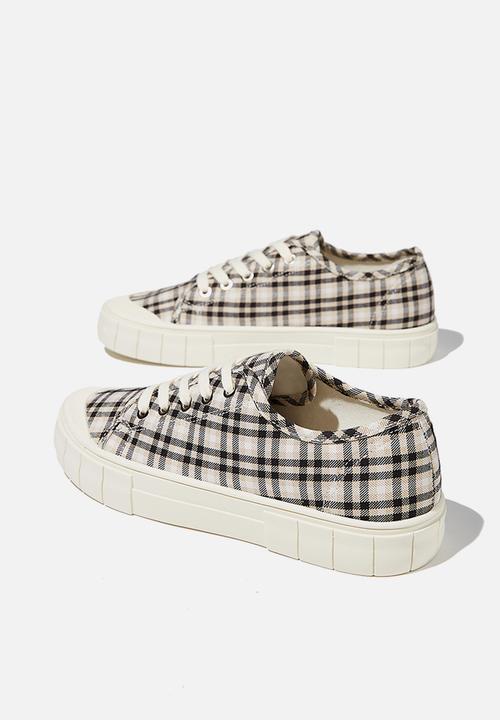 Cotton On - Peggy lace up plimsoll - black ecru multi check