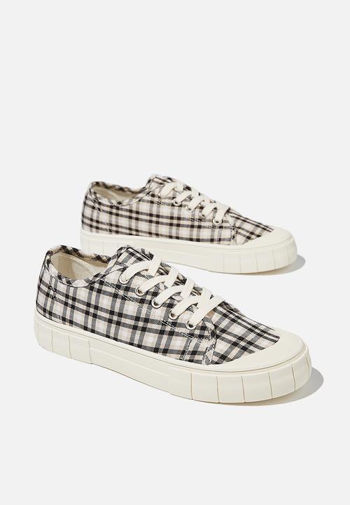 Cotton On - Peggy lace up plimsoll - black ecru multi check