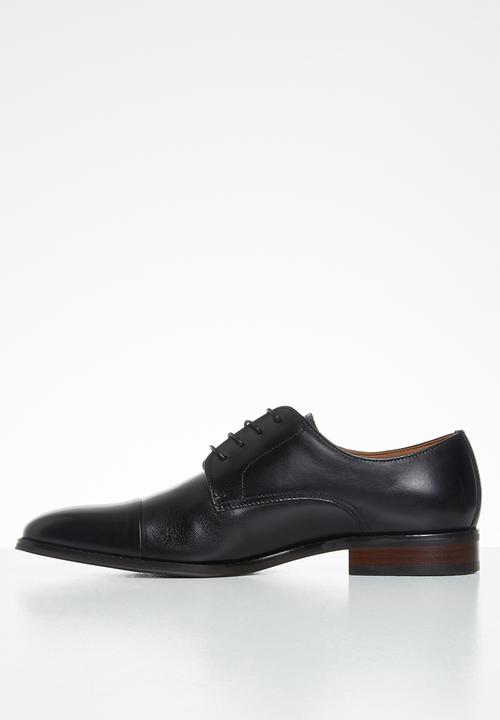 Steve Madden - Plot - black