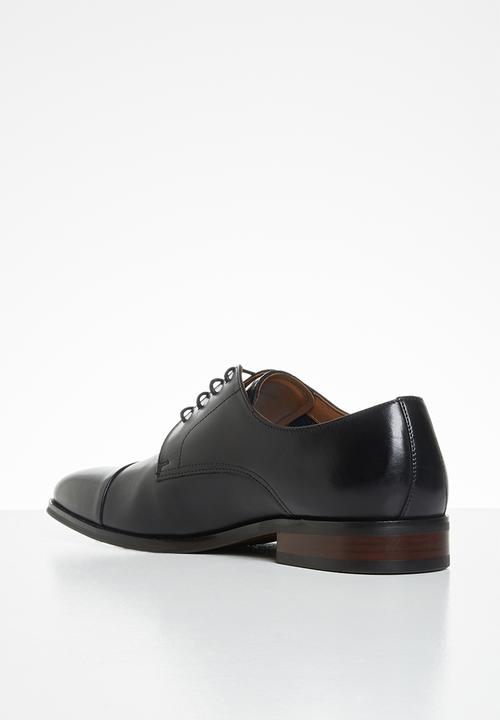 Steve Madden - Plot - black