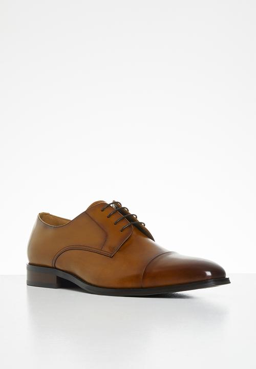 Steve Madden - Plot - tan