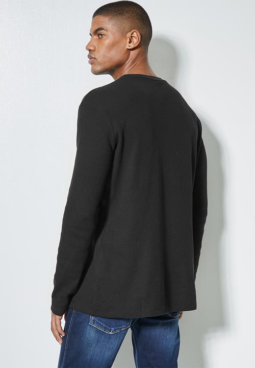 Superbalist - Dylan long sleeve textured pocket tee - black