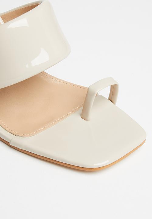 Public Desire - Caden square toe block heel - cream