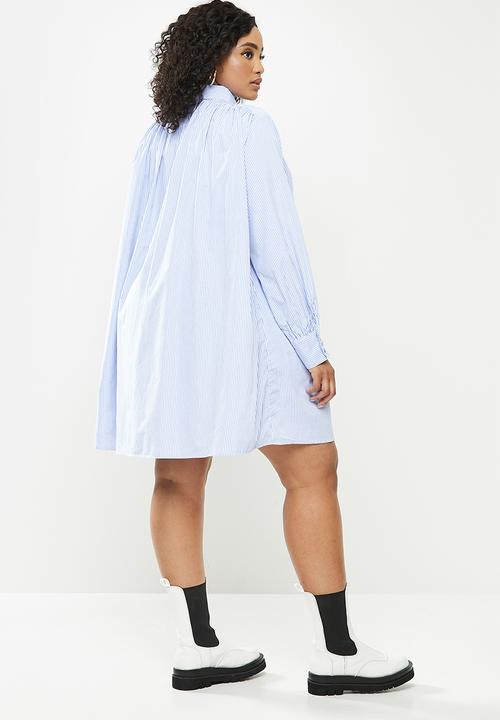 Missguided - Plus it gthrer oversized shirt dress - white & blue