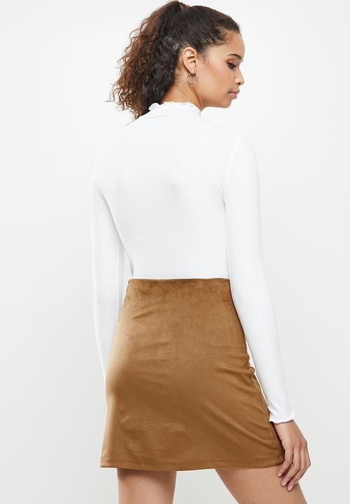 Blake - Rib lettuce detail turtleneck top - milk