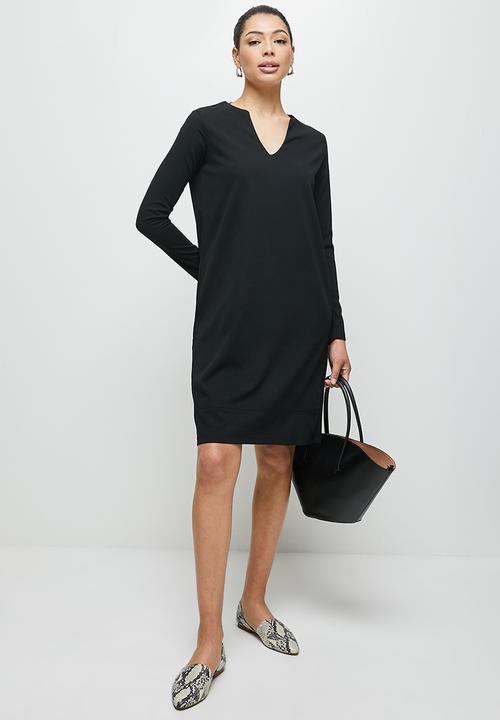 edit - Longsleeve notchneck pocket shift dress - black