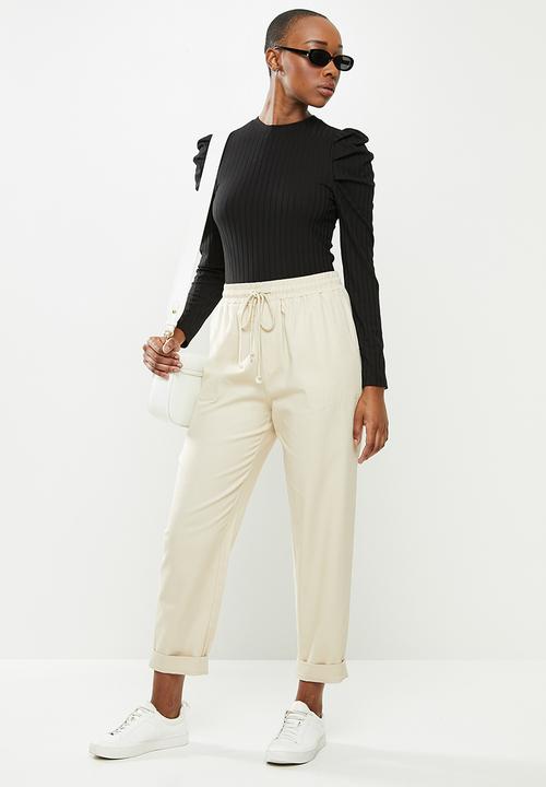 Me&B - The pleated sleeve tee - black