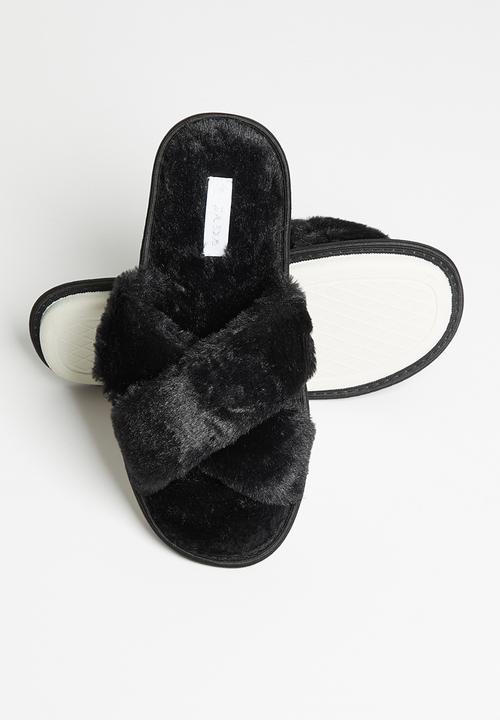 Jada - Criss cross fluffy slipper - black