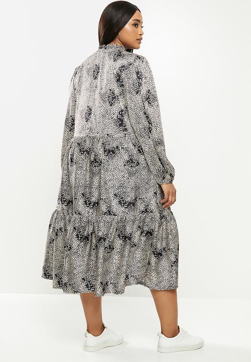 Me&B - Plus snakeskin frilled collar tier dress - black & beige 