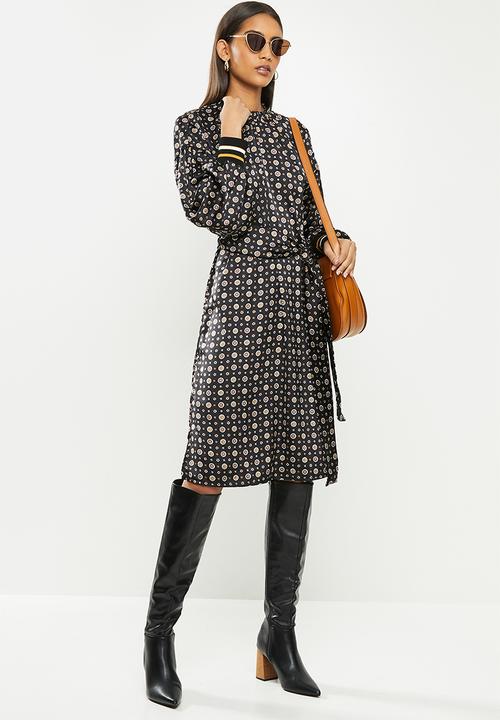Me&B - Foulard bellow sleeve dress with tie front detail  - black