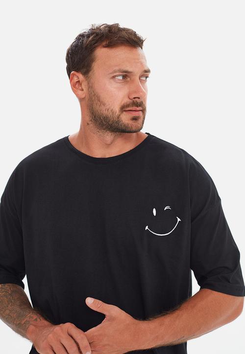Trendyol - Chest printed short sleeve tee - black