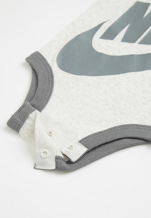 Nike - Futura logo hat / bodysuit / bootie 3 piece set - grey 