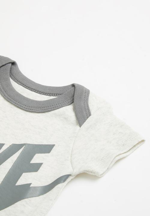 Nike - Futura logo hat / bodysuit / bootie 3 piece set - grey 