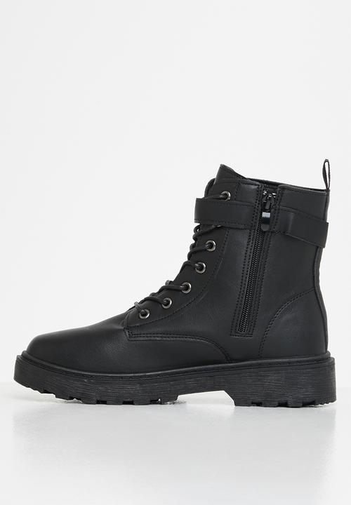 Jada - Chunky lace up boot - black