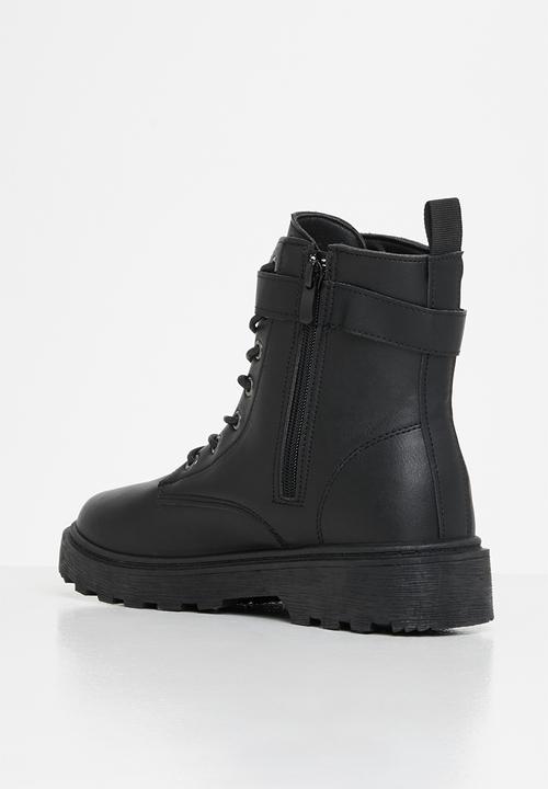 Jada - Chunky lace up boot - black