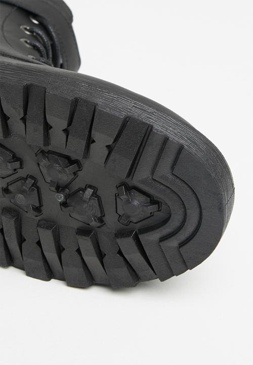 Jada - Chunky lace up boot - black
