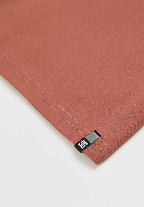 DC - Dorrington tee - burgundy