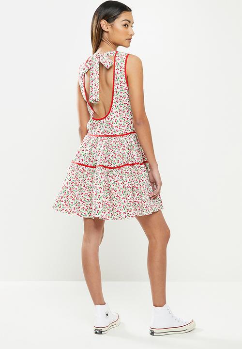 Glamorous - Petite high neck open back - red & green 