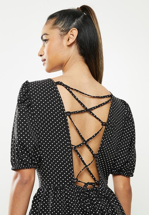 Missguided - Petite tie back puff sleeve jumpsuit - black & white 