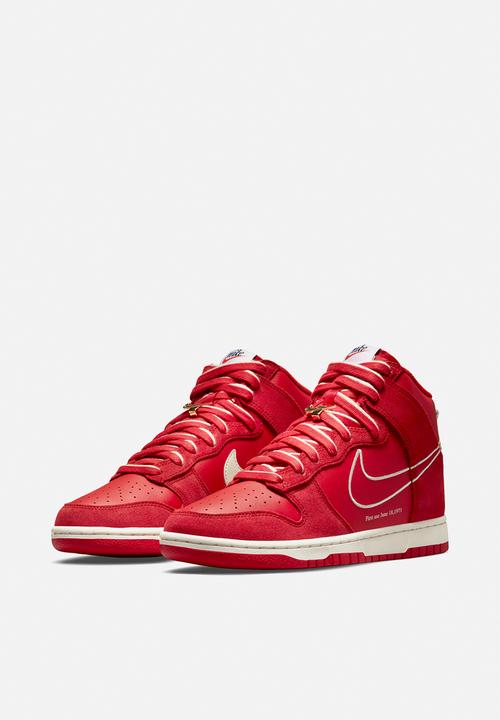 Nike - Dunk High SE "First Use"