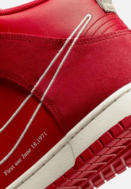 Nike - Dunk High SE "First Use"