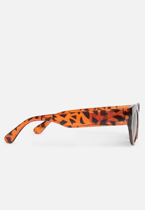 Superbalist - Alice cateye sunglasses - brown 