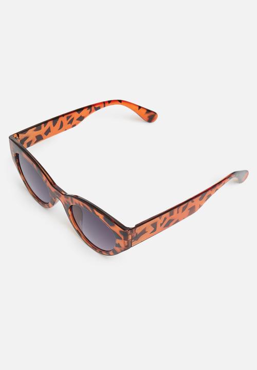 Superbalist - Alice cateye sunglasses - brown 