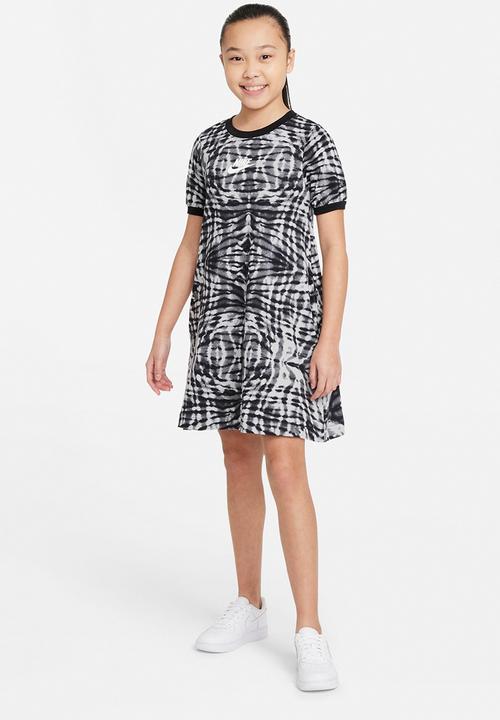 Nike - G nsw aop ss dress - black & white