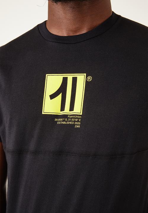 Flyersunion - Mens-regular tee with chest panel - black