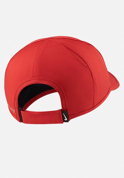 Nike - Featherlight cap - red