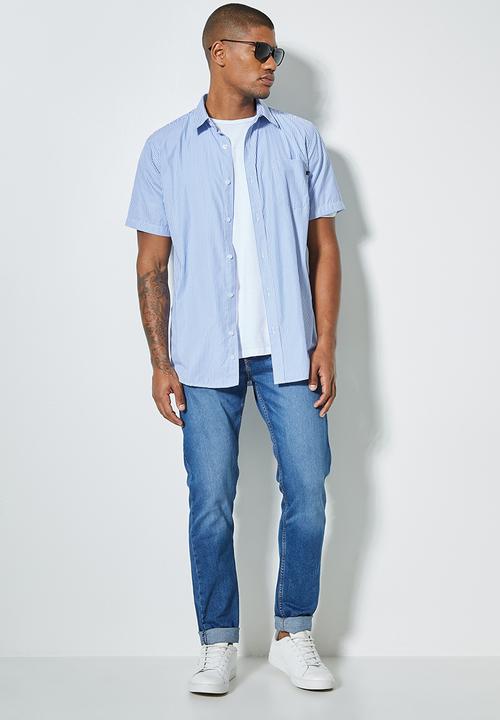 Superbalist - Regular fit short sleeve single pocket shirt  - white & blue 
