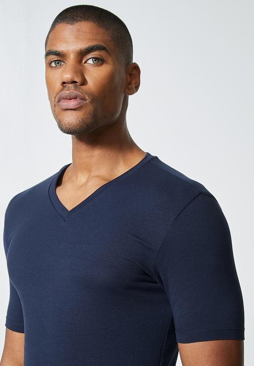 Superbalist - James muscle fit vee tee - navy