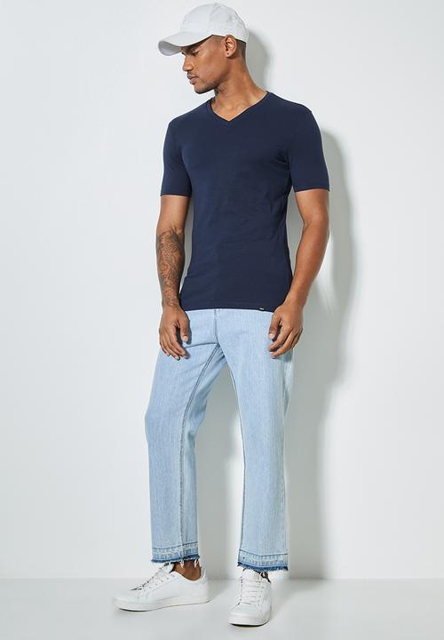 Superbalist - James muscle fit vee tee - navy