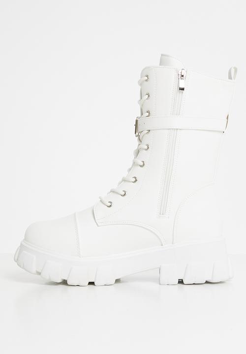 Seduction - Pocket pouch chunky boot - white