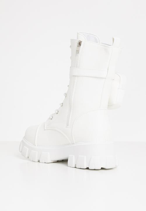 Seduction - Pocket pouch chunky boot - white