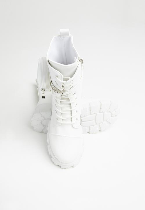 Seduction - Pocket pouch chunky boot - white