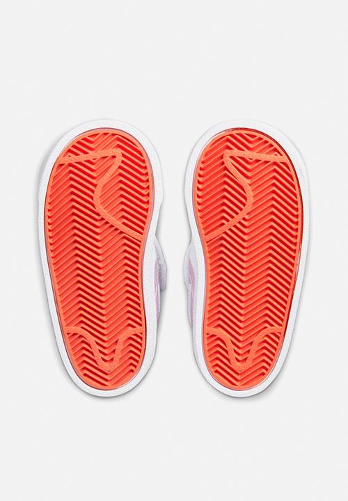 Nike - Nike blazer mid '77 se - white/magic ember-purple pulse