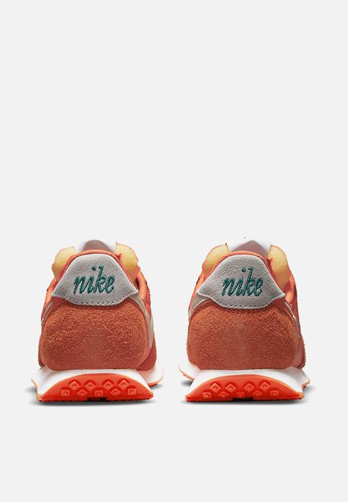 Nike - Waffle Trainer 2 "First Use"