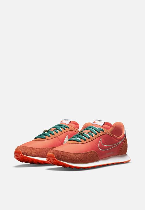 Nike - Waffle Trainer 2 "First Use"