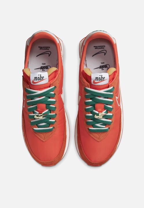 Nike - Waffle Trainer 2 "First Use"