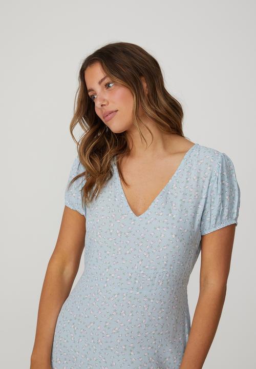 Cotton On - Woven brodie v- neck midi dress - coco calico sunfaded denim