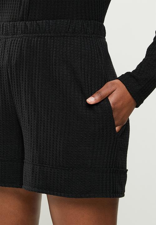 STYLE REPUBLIC - Waffle sleep top & shorts set - black