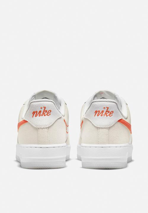 Nike - Air Force 1 '07 SE - white/orange-summit white-sail